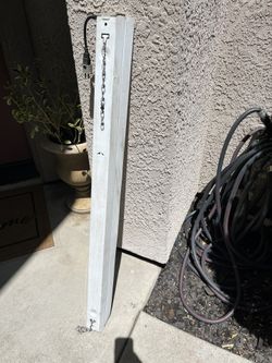 4’ Shop Light Working With Bulbs