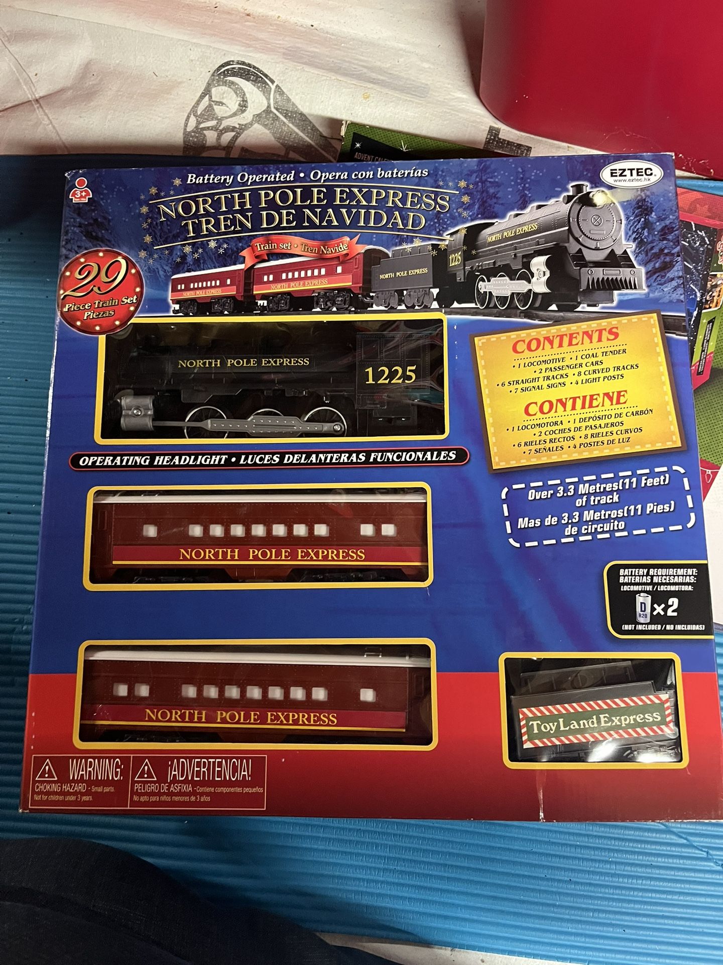 Eztec North Pole Express 29-piece battery-operated Christmas train set
