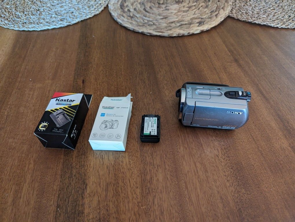 Sony Handycam DCR-SR62 HDD Digital Video Camera - Gray new battery, charger works!