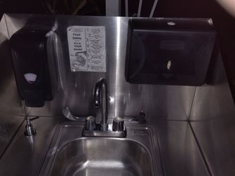 Selling an Ozark River Elite PRO 1Self-Contained Portable Hot Water Handwashing Sink.