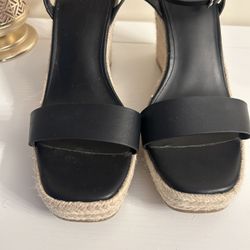 Woman wedges, size 8 NEW