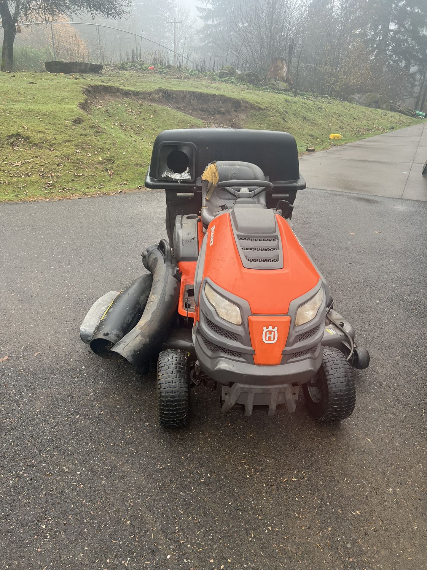 Husqvarna Riding Mower 54 Inch Deck Triple Bagger