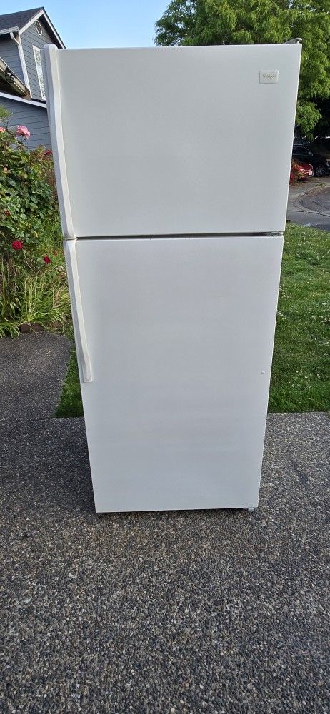Whirlpool Fridge Size 28w 29d 66h) I Can Help You With Free Delivery Within 10 Miles Distance