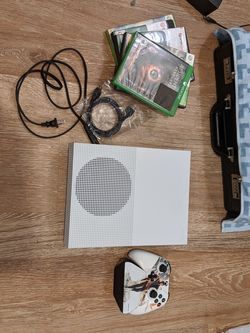 Like new Xbox one s, great condition, comes with games