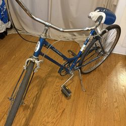 Vintage Schwinn Women’s Bike (1981) – Classic Blue Cruiser