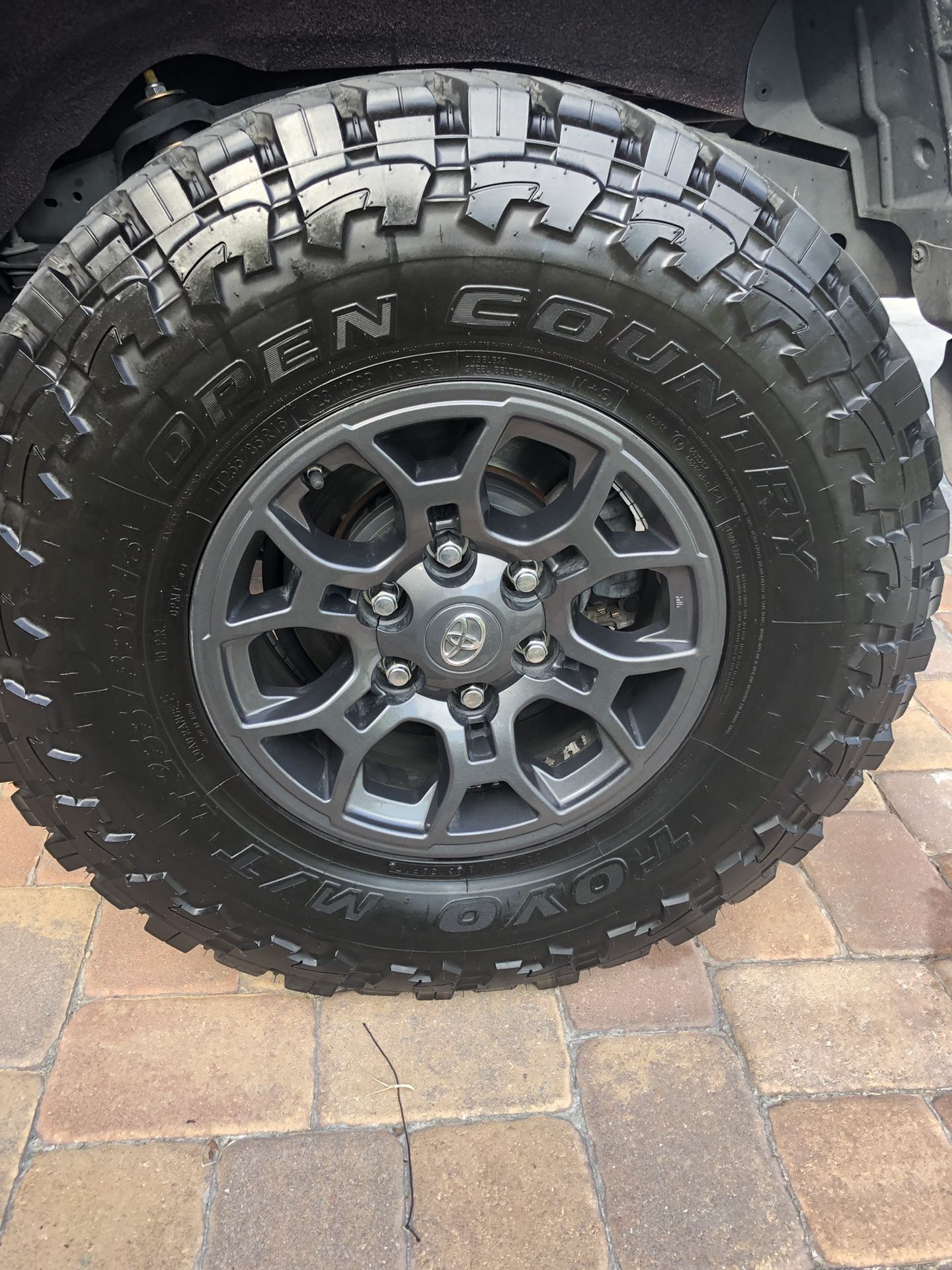 Set of Wheels And Tires Toyota Fj sr5 for Sale in Kissimmee, FL