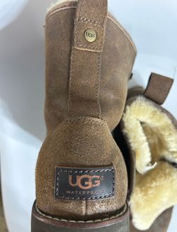 Men’s Ugg boots size 9