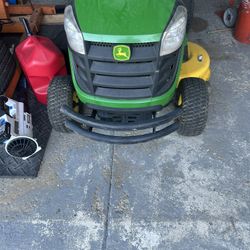 John Deere Lawn Tractor 