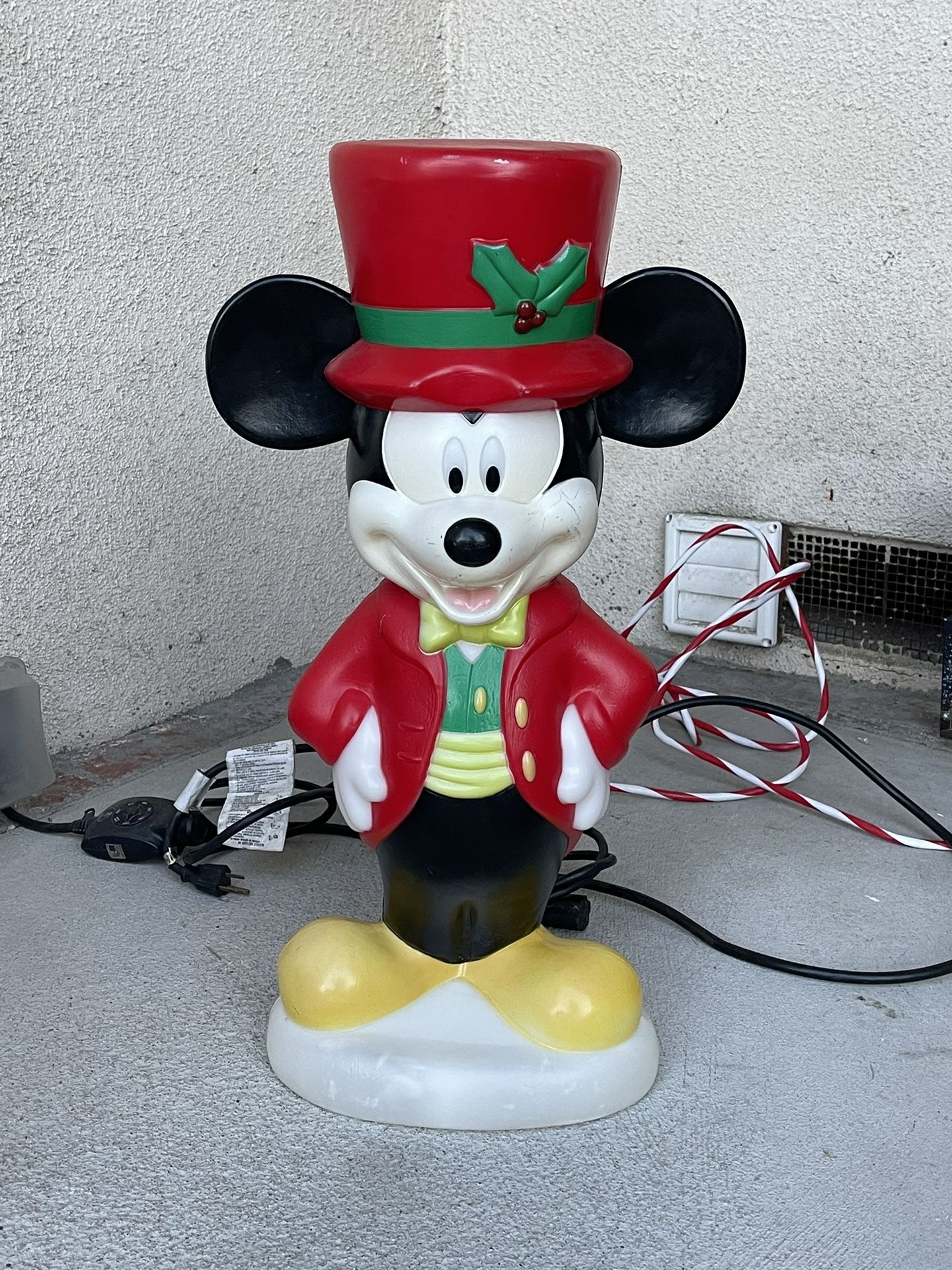 DISNEY CHRISTMAS CAROLER MICKEY MOUSE BLOW MOLD LIGHT OUTDOOR YARD DECOR 24”
