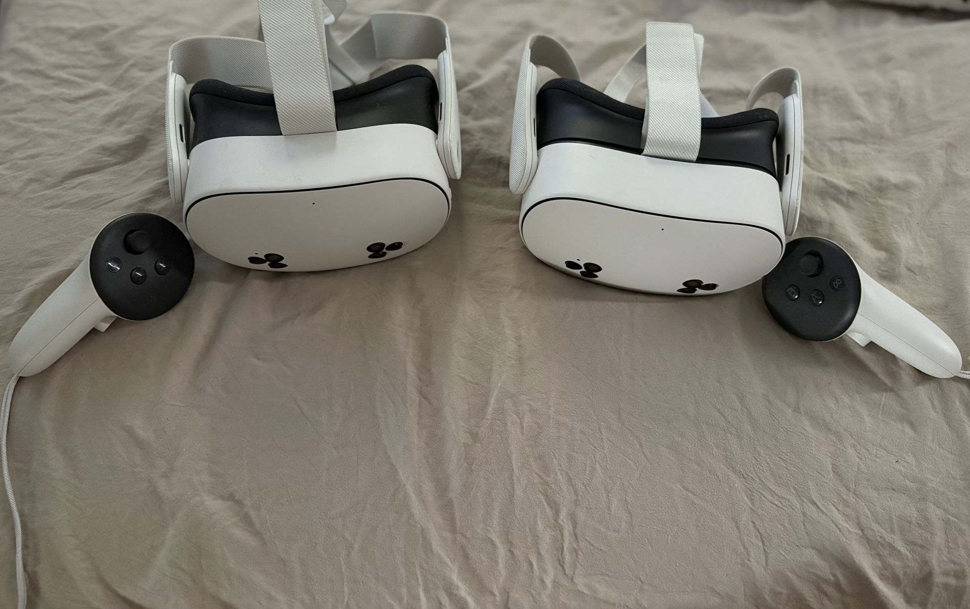 Two Meta quest 3s | barely Used