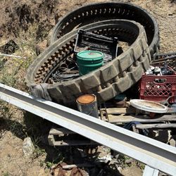 259 Cat Skid Steer Track Almost New 