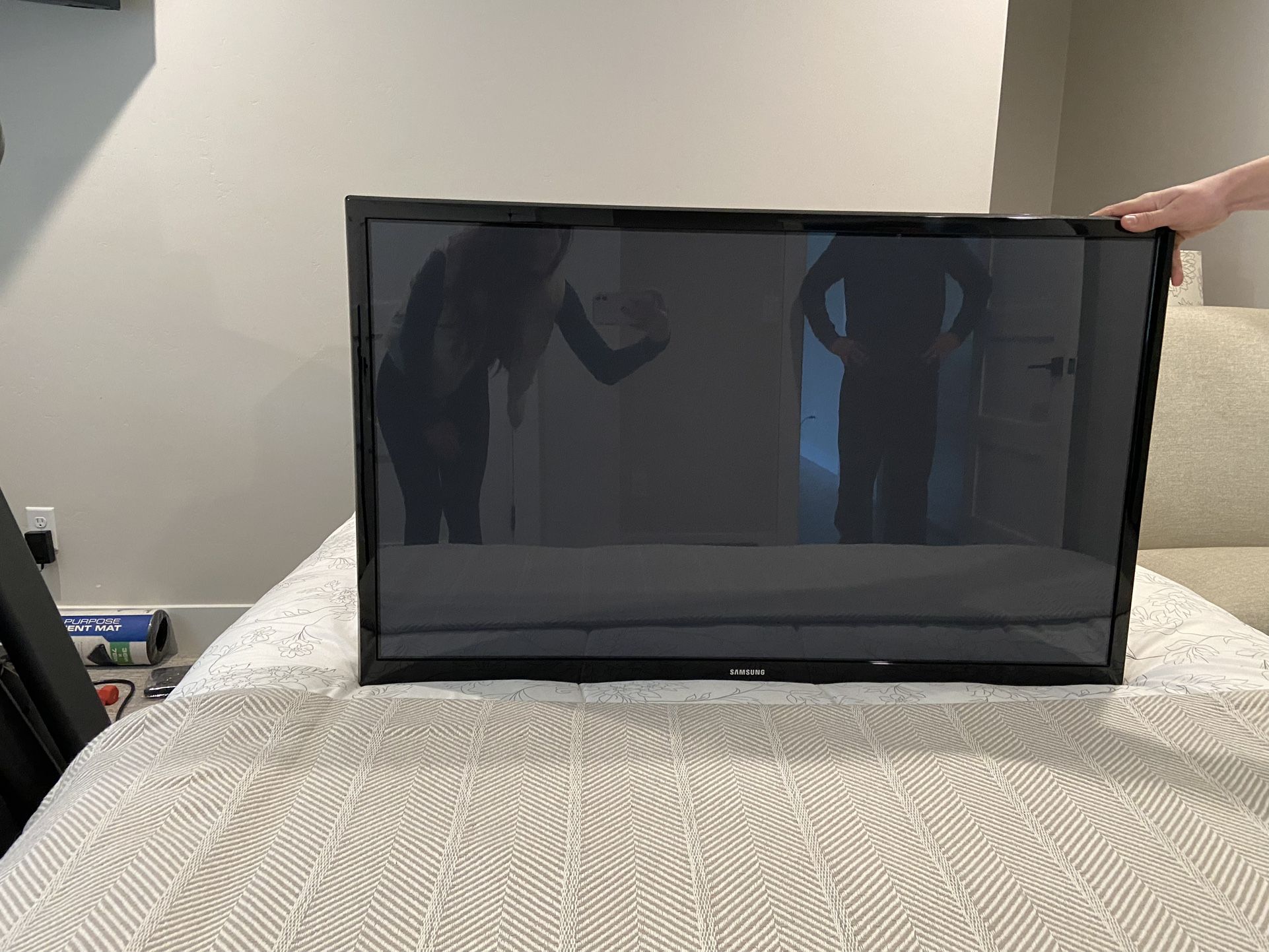 Samsung TV with Wall Mount