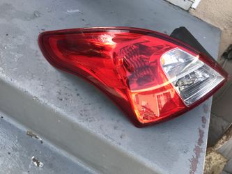 NISSAN VERSA RIGHT TAIL LIGHT