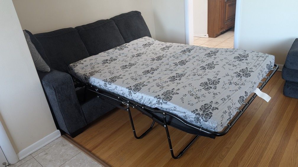 Altari 2-Piece Sectional with Chaise