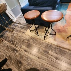 ADJUSTABLE HEIGHT COUNTER/BAR STOOL