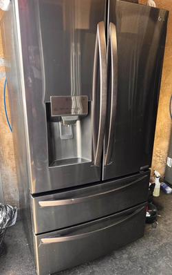 LG 4-Door French Door Fridge with Ice Maker