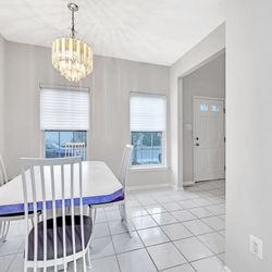 Dinning room set Table & 4 Chairs - Great deal 