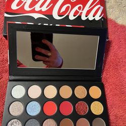 Morphe Coca Cola Pallete 