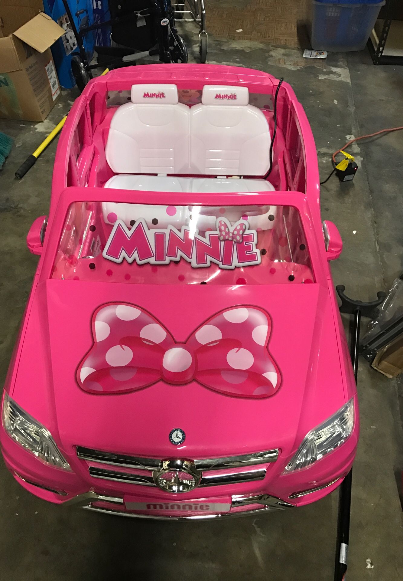 Minnie mercedes benz glk ride 2025 on car