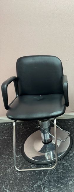 Black Hydraulic Salon Styling Chair