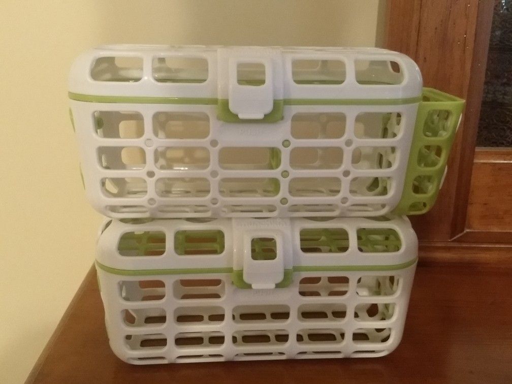 SET OF TWO MUNCHKIN BASKETS