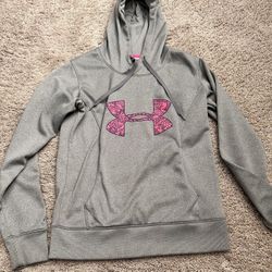 Woman’s Size Small Under Armour Sweatshirt - Like NEW! 