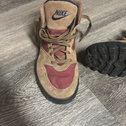 Woman Nike Acg Air Caldera Hiking Boots