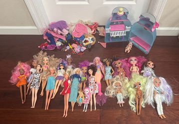Huge Lot of Fashion Dolls Barbies LOL etc Accessories Playset $65 for All