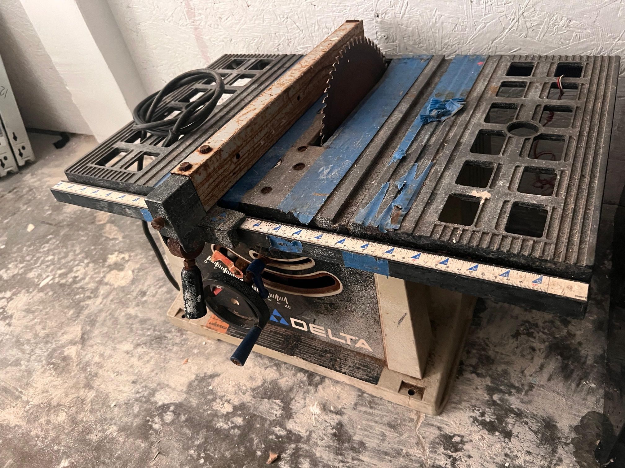 Table Saw Delta