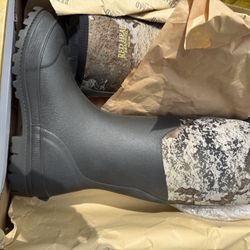 Men’s  Size10  Camo Utility Rubber Boots