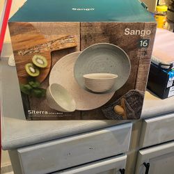 16 Piece Dinnerware Set