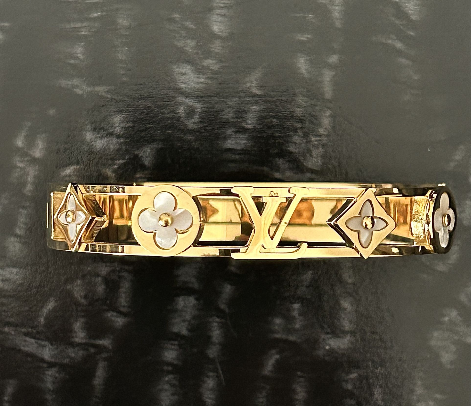 Beautiful Gold Plated Luxury Bracelet 