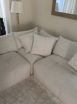 White sofa ~ no smoking and no pets