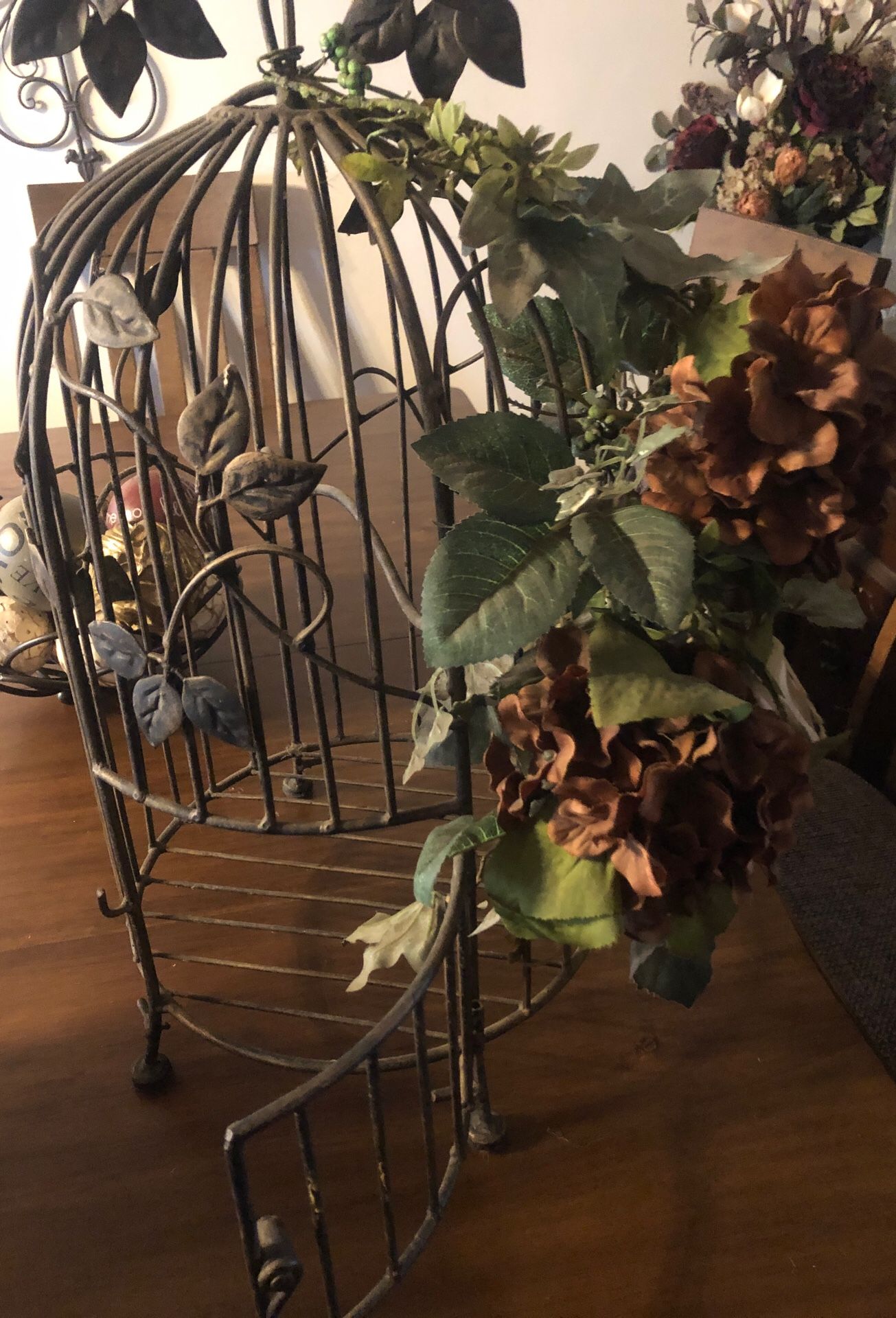 Decoration cage