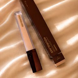 Hourglass concealer
