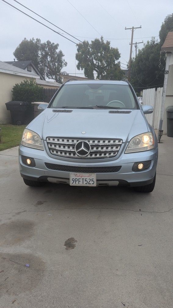 Mersedes Benz, 2008, ML350, V6, $3,800.