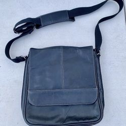 Kenneth Cole Reaction Manhattan Messenger Black Leather Tablet Travel Bag