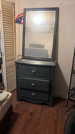 Dresser set with desk and night tables
