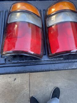 Chevy Tahoe Tail Lights 2002 - 2006