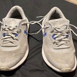 Men’s 7.5 under Armour sneakers 