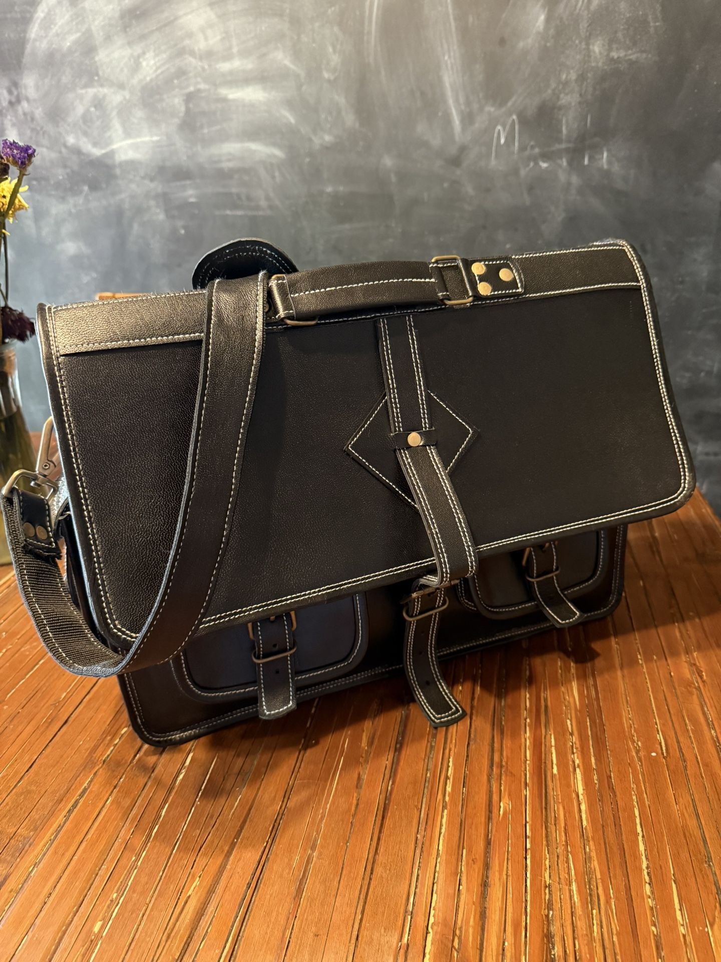 Hulsh Black Leather Messenger Bag