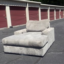 Stunning Ashley Oversized Chair ( Delivery Available)