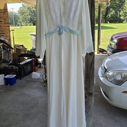 Vintage Victorian Lingerie Flooring Down And Matching Robe Size Medium