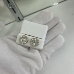 New earrings 14kt gold 4 grams with natural vs diamonds 