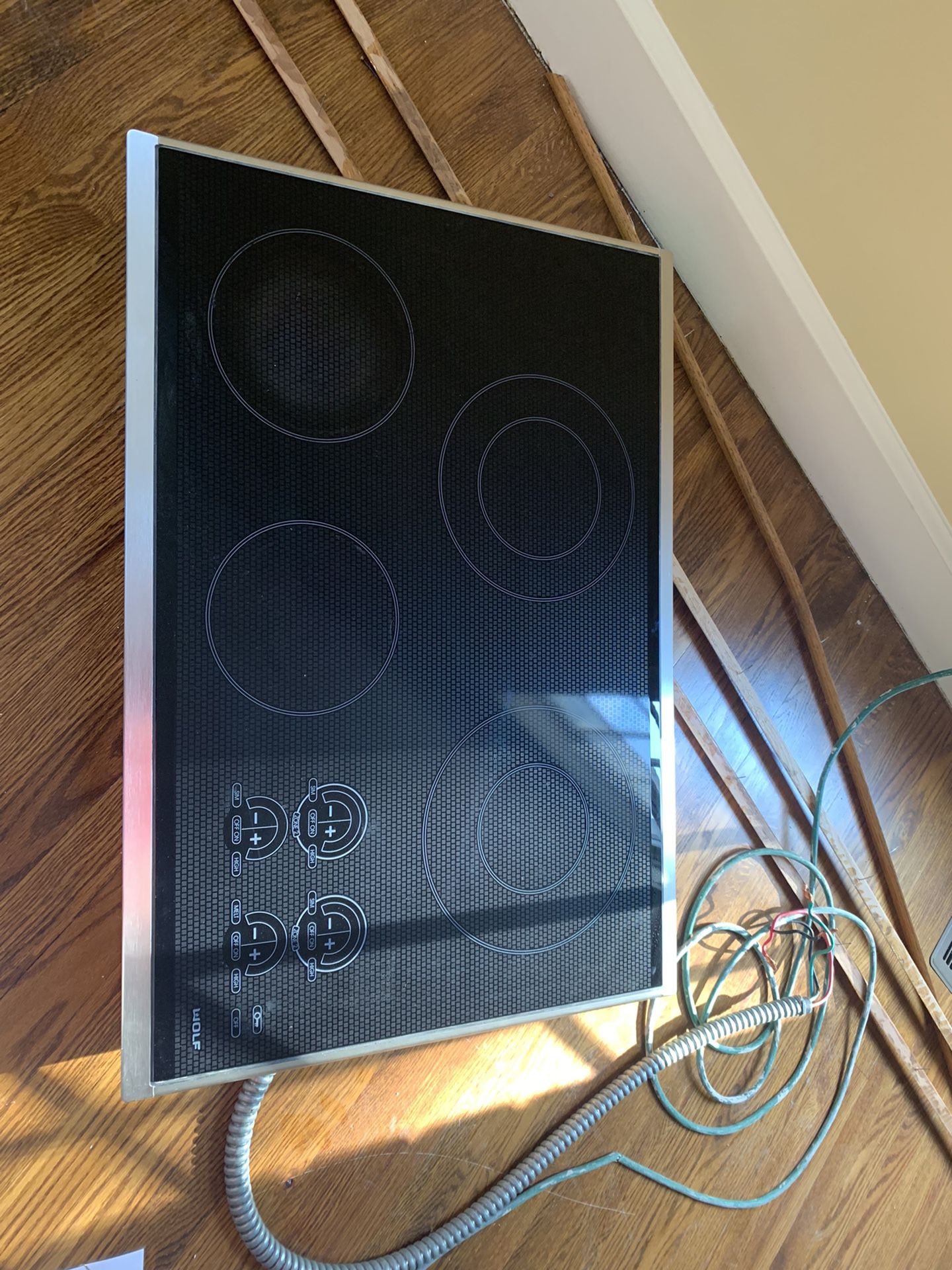 Wolf 30” Electric Cooktop