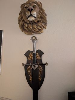 Lion head wall decor