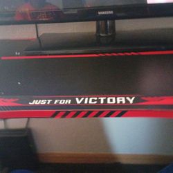 Finna Clean This Desk I'm Going For 500 Bcuz It Come With A Gaming Chair 