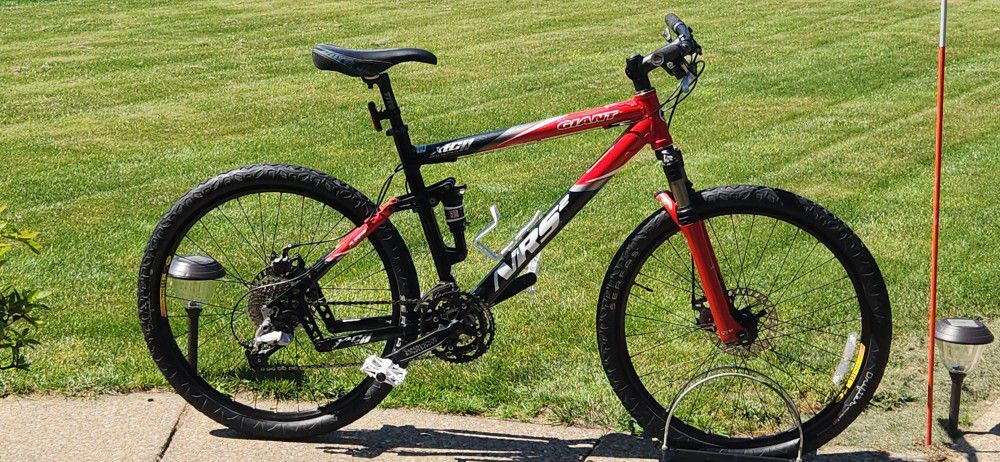 GIANT NRS 2 XTC FULL SUSPENSION MOUNTAIN BIKE - MEDIUM FRAME - DISC BRAKES - 3@9 - DEORE COMPONENTS