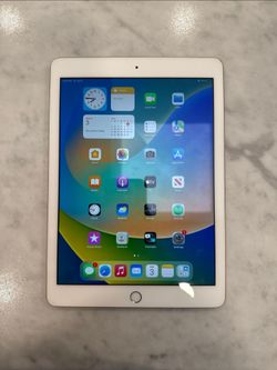 iPad 5th gen 32gb apple like new condition adult owned