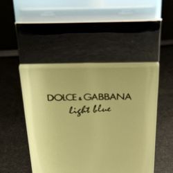 Happy Friday, everyone! 🎉 The weekend is here — the perfect time to treat yourself to something new.